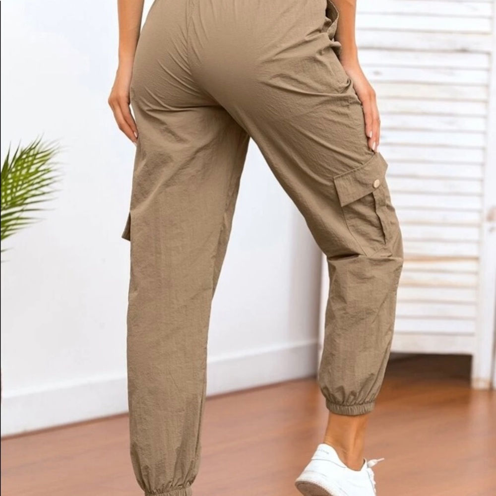 Flap pocket solid cargo pants - Picture 3 of 3